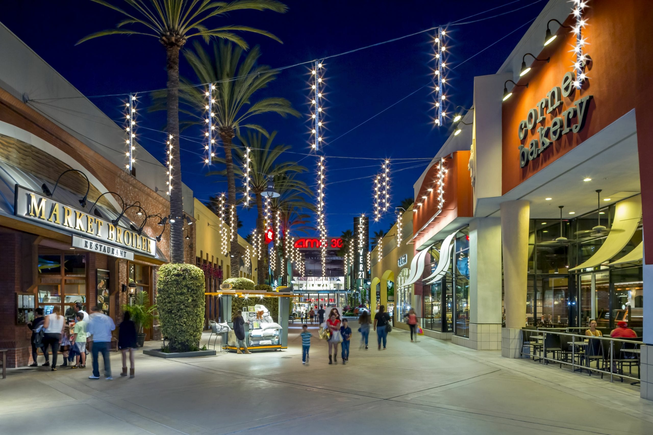 People Shopping In Las Americas Shopping Mall San Diego Usa Stock